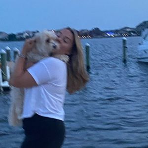 Meet your Posher, Danielle